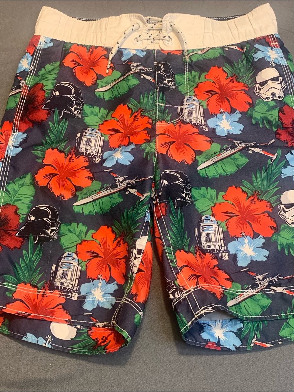 GapKids Star Wars Board Shorts Hawaiian Swim Trunks Size Small (6-7)